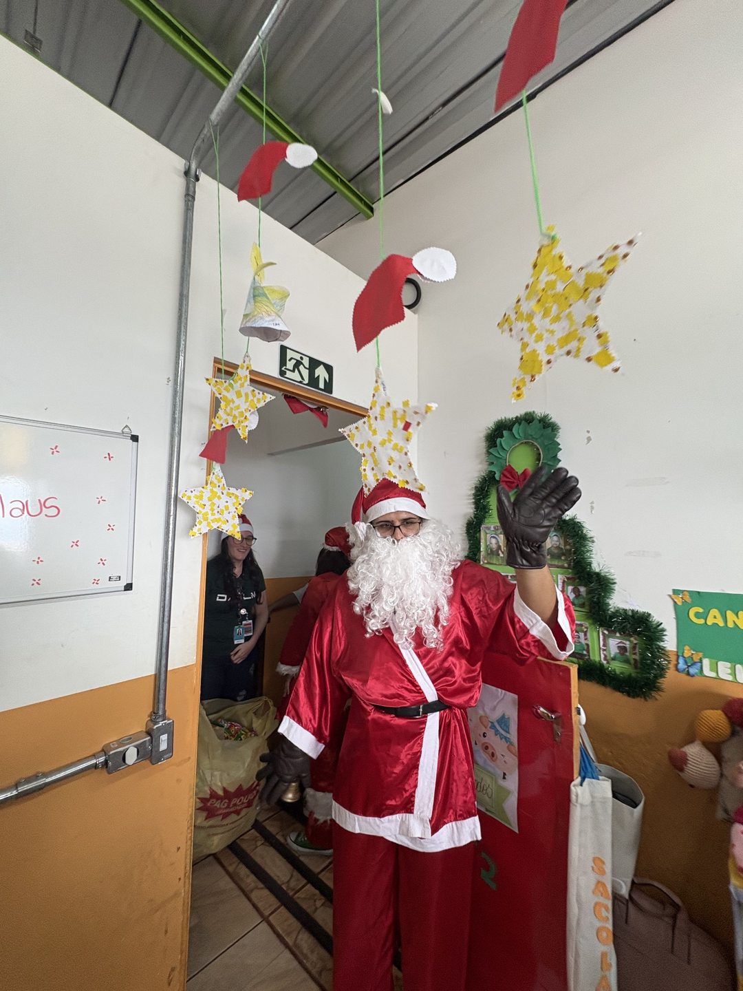 Papai Noel chegando à creche